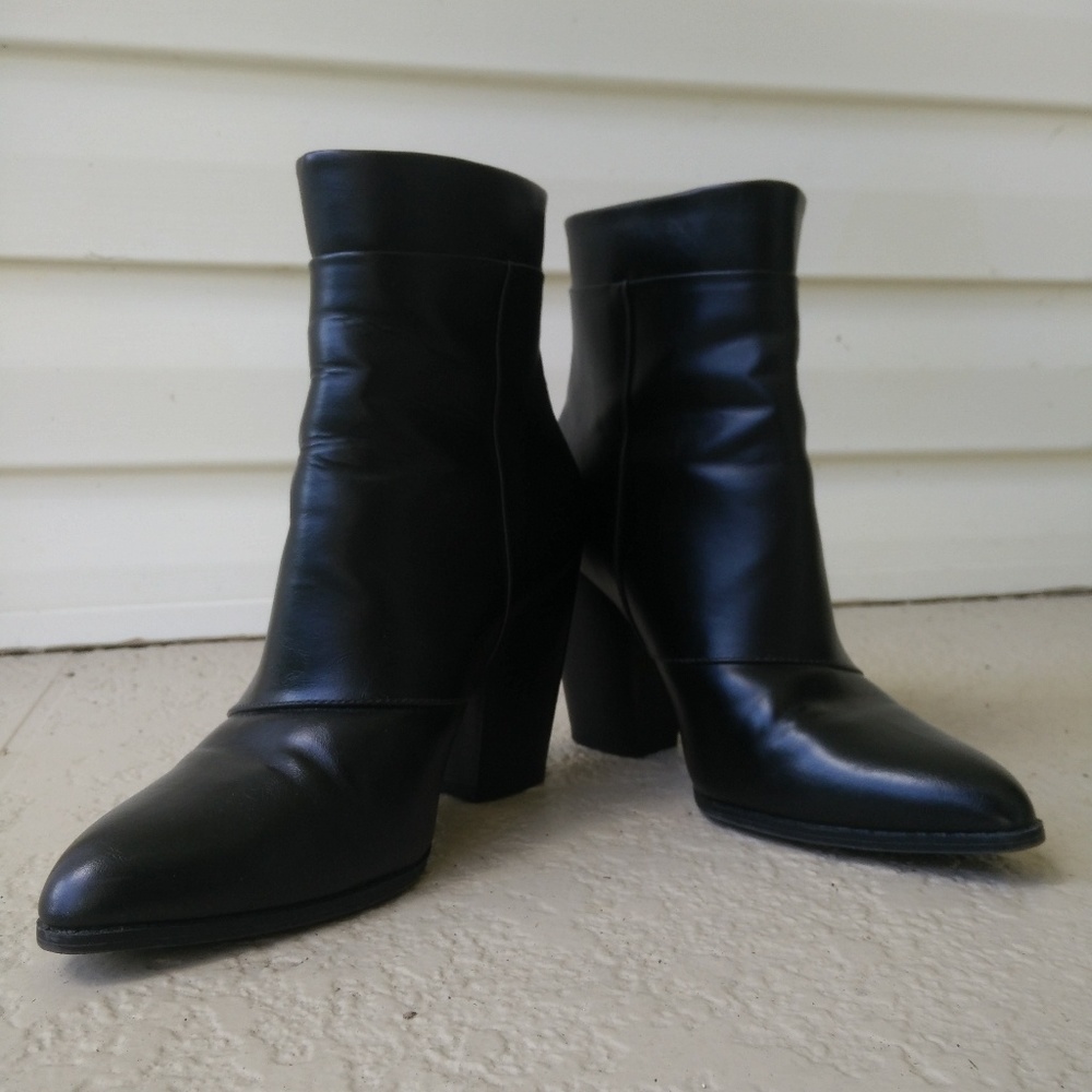 Woman's black boots